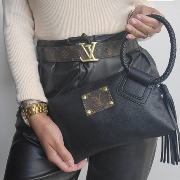 Nancy's Boutique Handbags - PU LEATHER WRISTLET